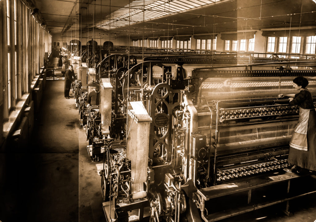 Ein historischer Sticksaal. Foto Schaustickerei Plauen